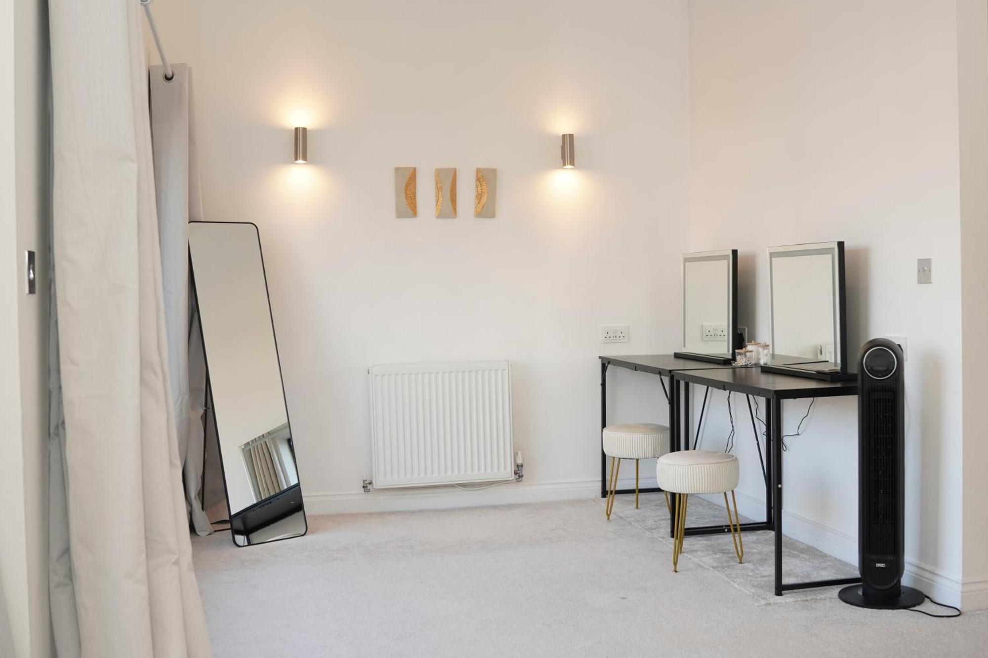 Spacious 4Br 4Ba Gated Townhouse With Balconies, Central Jq Бирмингем Экстерьер фото